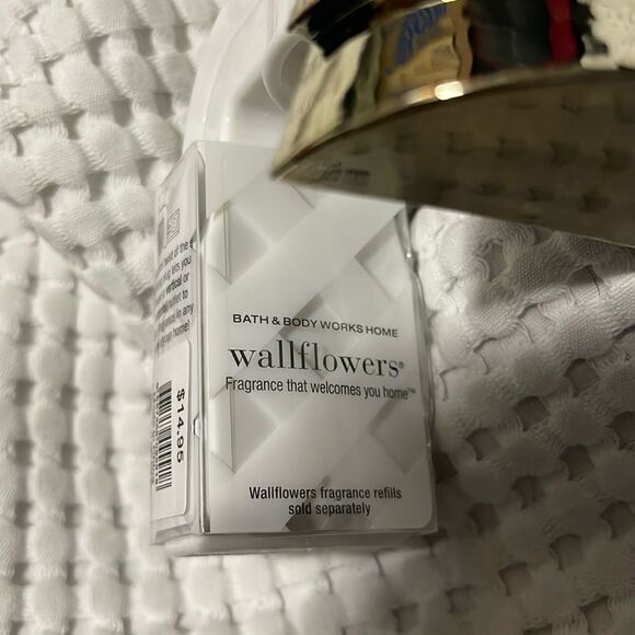 NWT- Bath & Body Works- Angel Wallflower - Picture 3 of 6
